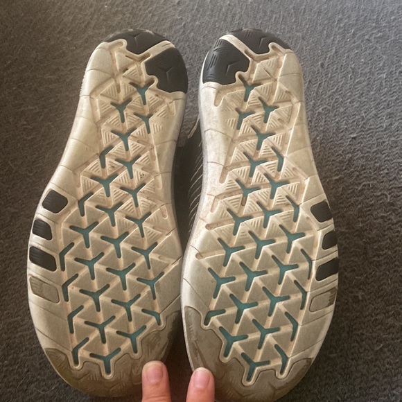 5.5 Nike women’s sneakers - Picture 3 of 3